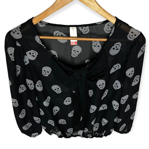 No Boundaries Juniors Black Sheer Blouse With White Skull Print Size M (7-9) - Picture 12 of 13